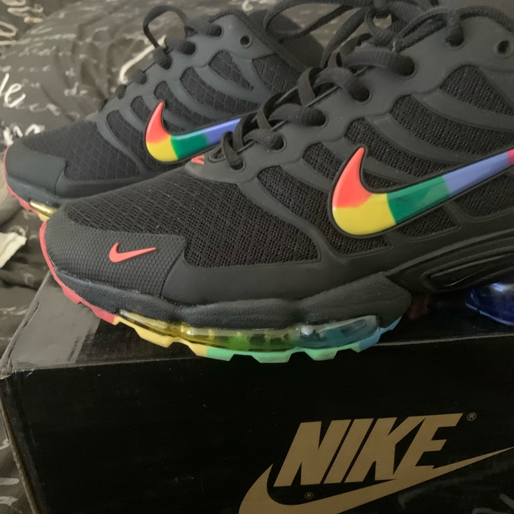 Nike tennis shoe